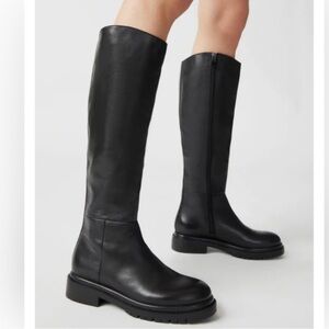 NEVER WORN Steve Madden Raphaella Boots in Black Leather